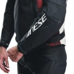 DAINESE Avro 5 Negro / Rojo Lava / Blanco -Motopasion Ventas dainese avro 5 negro rojo lava blanco 4