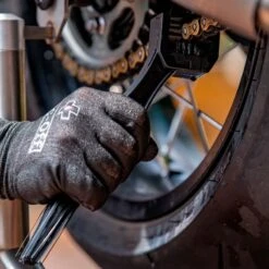 MUC-OFF Cepillo Transmisión -Motopasion Ventas spray pulidor muc off speed polish 1